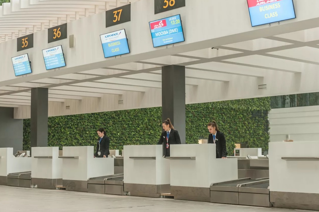 Стойки регистрации в новом терминале аэропорта Симферополь